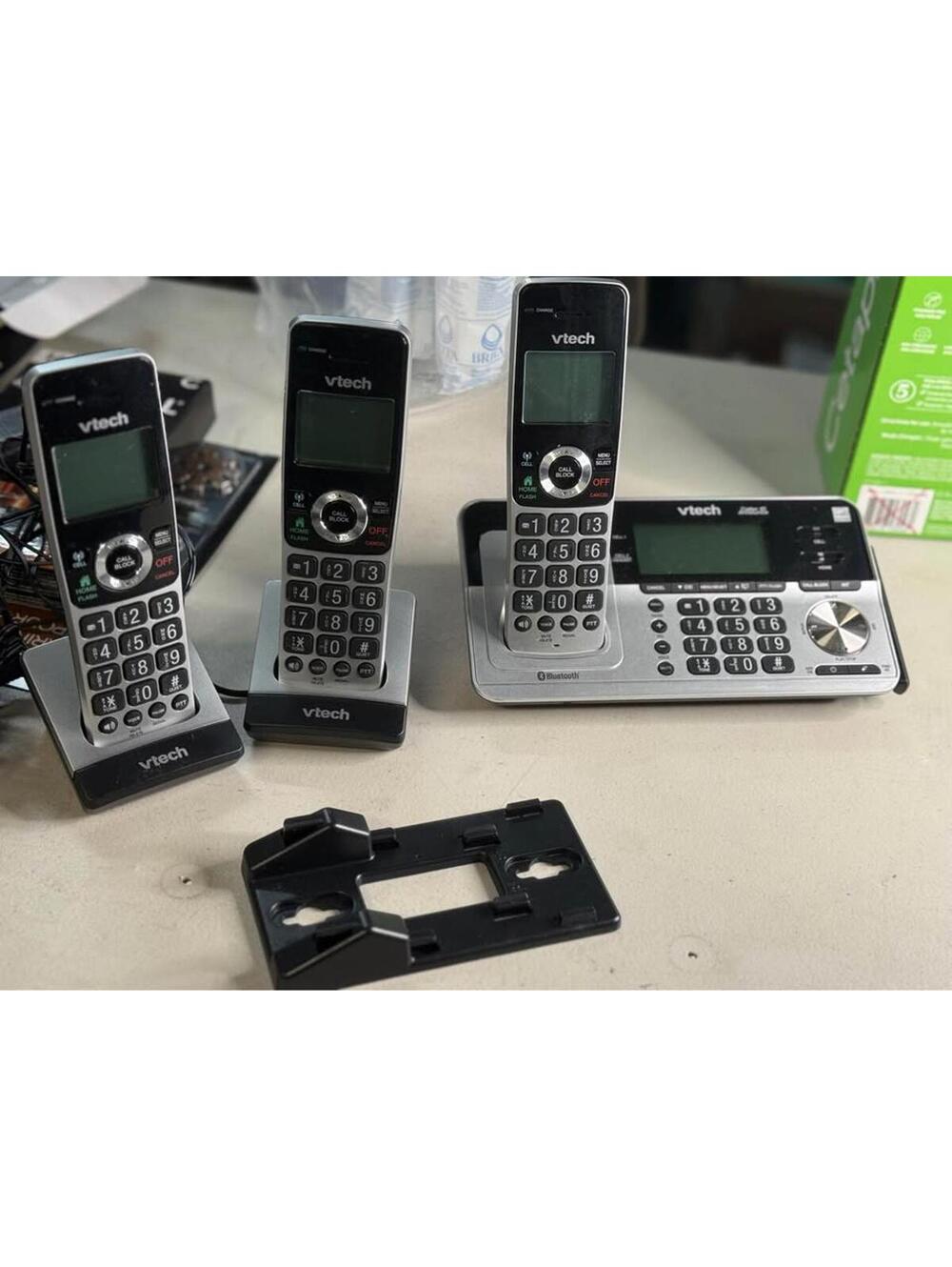 Vtech Connect to Cell Bluetooth Cordless Phone System 3 Handsets DS6451-3 - Picture 5 of 5